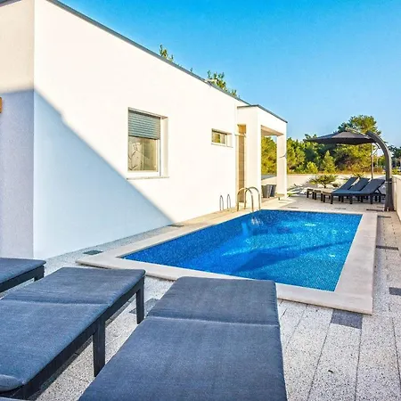 Villa Memories Vir
